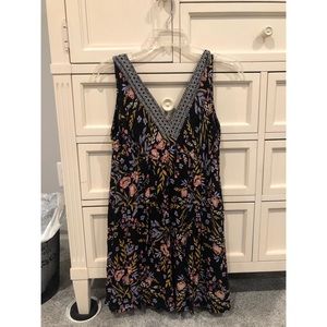 super cute flowy dress with print